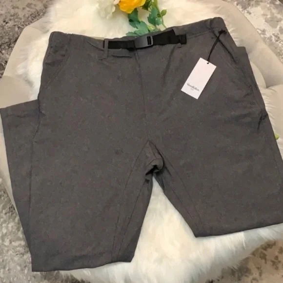 FIRM NO LIKES! NEW! Men’s Gray & Black Mixed Color Belted Performance Pants - Picture 2 of 7